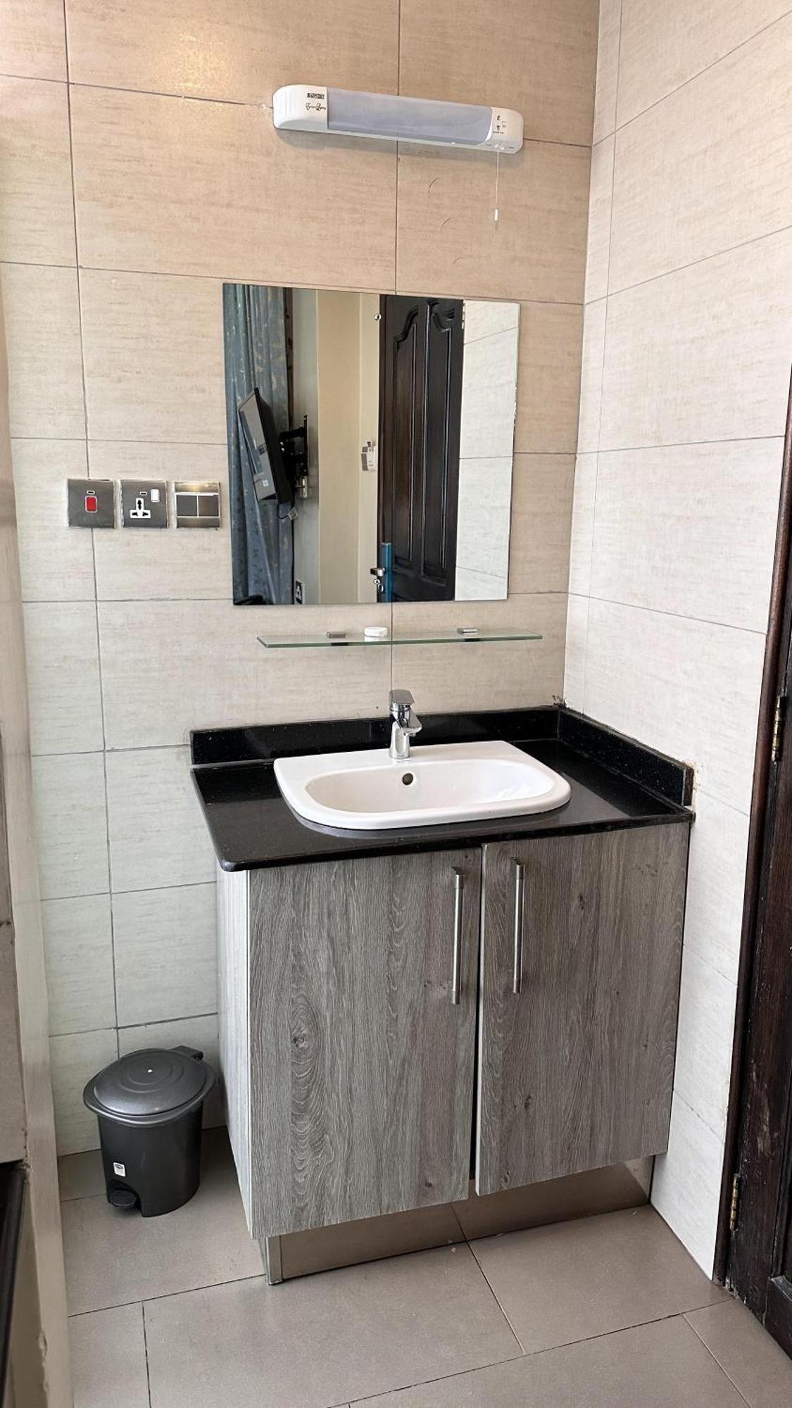 Hemak Suites Hotel ไนโรบี ภายนอก รูปภาพ